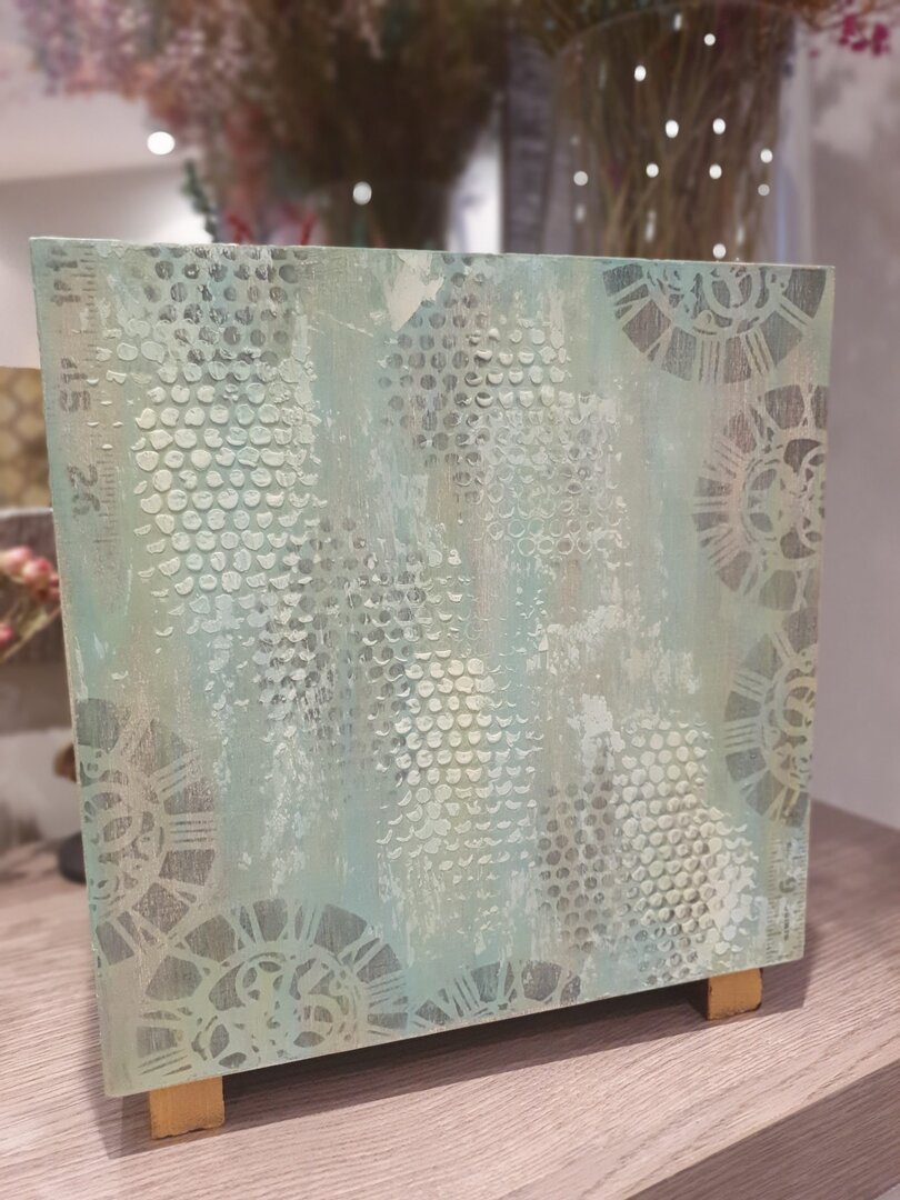 Armario de madera alterado