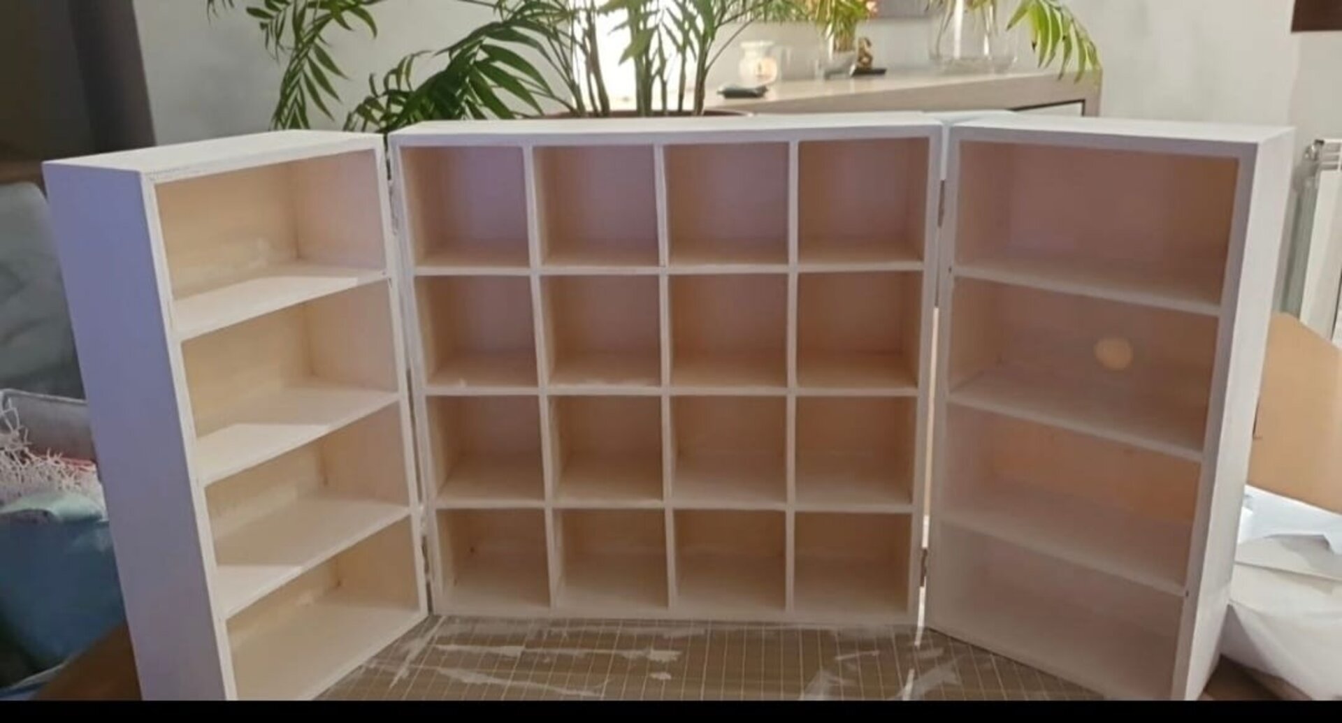 Armario de madera alterado